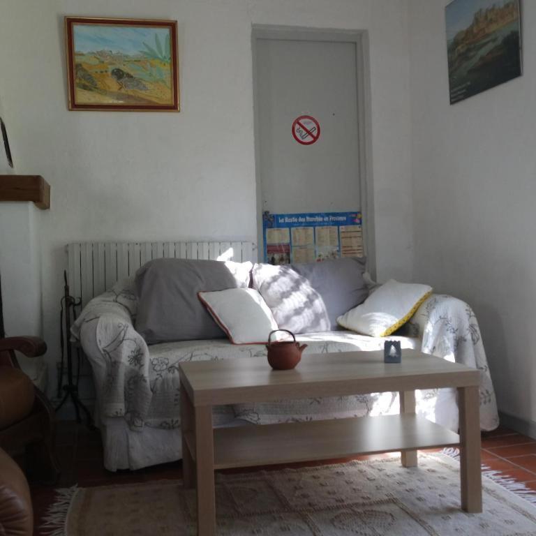 Eygalières Mas Grimaud - Gite- Studio Et Chambres D'Hotes Familiales מראה חיצוני תמונה