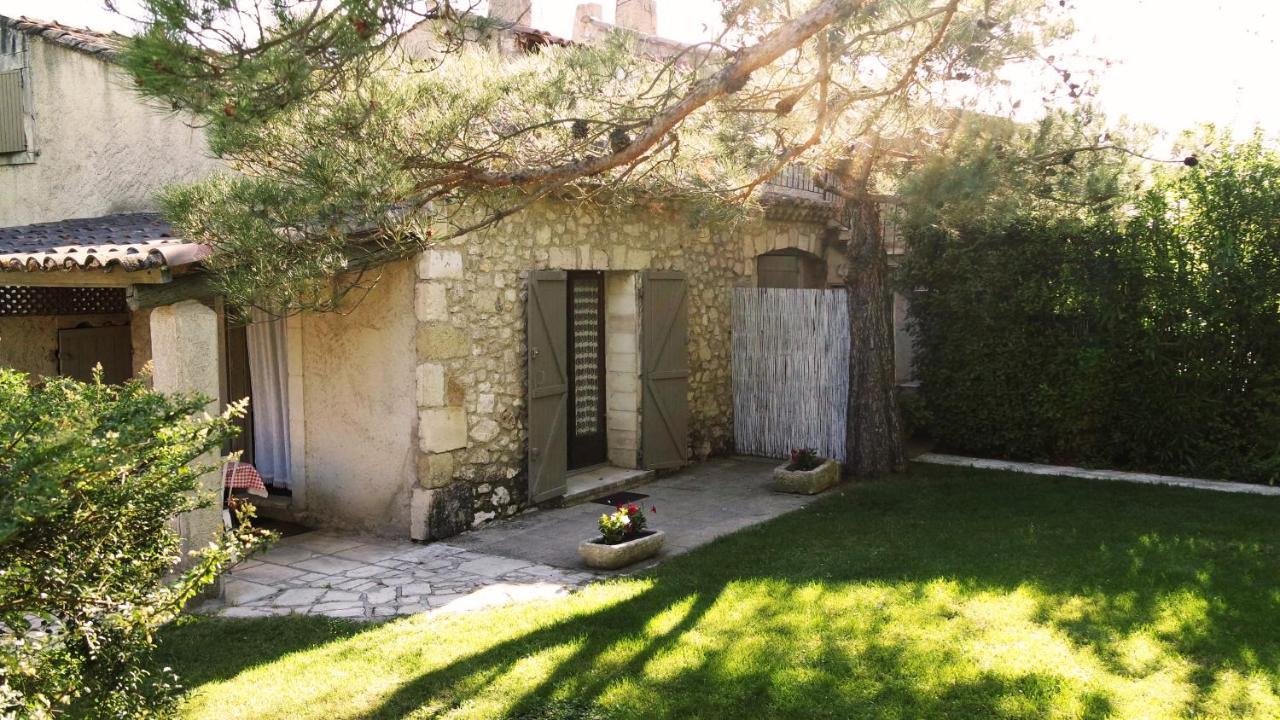 Eygalières Mas Grimaud - Gite- Studio Et Chambres D'Hotes Familiales מראה חיצוני תמונה