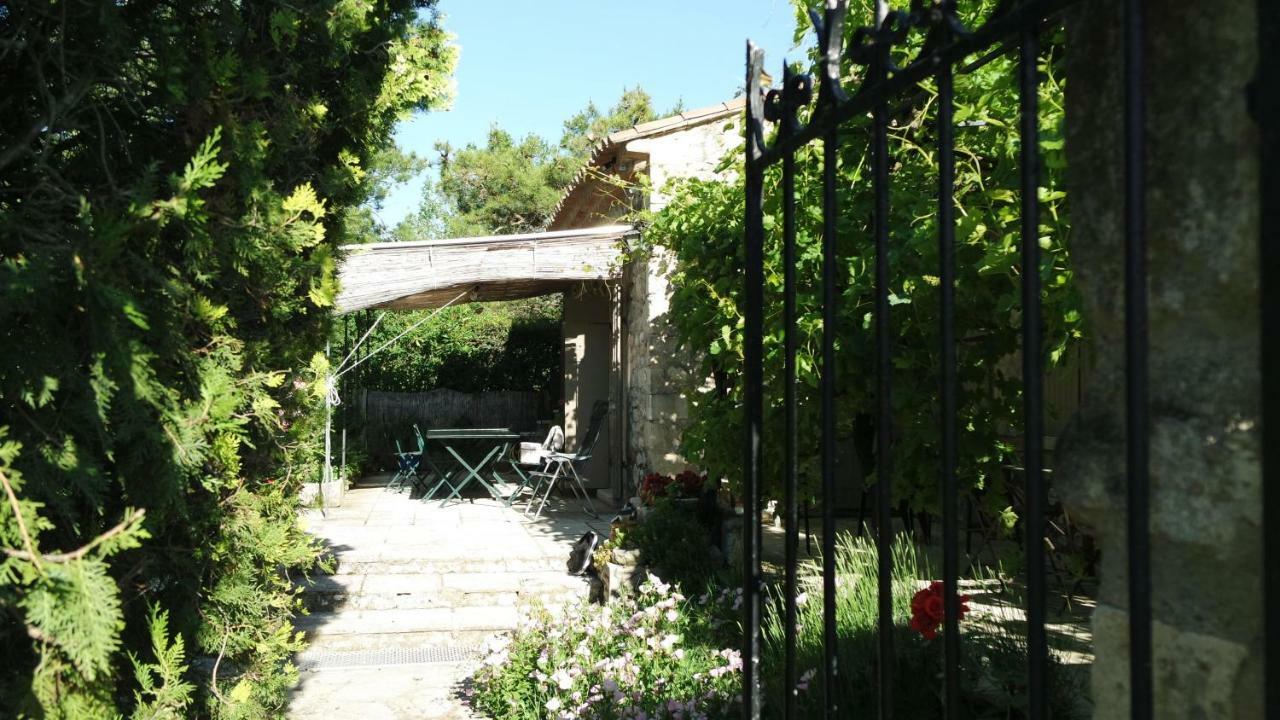 Eygalières Mas Grimaud - Gite- Studio Et Chambres D'Hotes Familiales מראה חיצוני תמונה